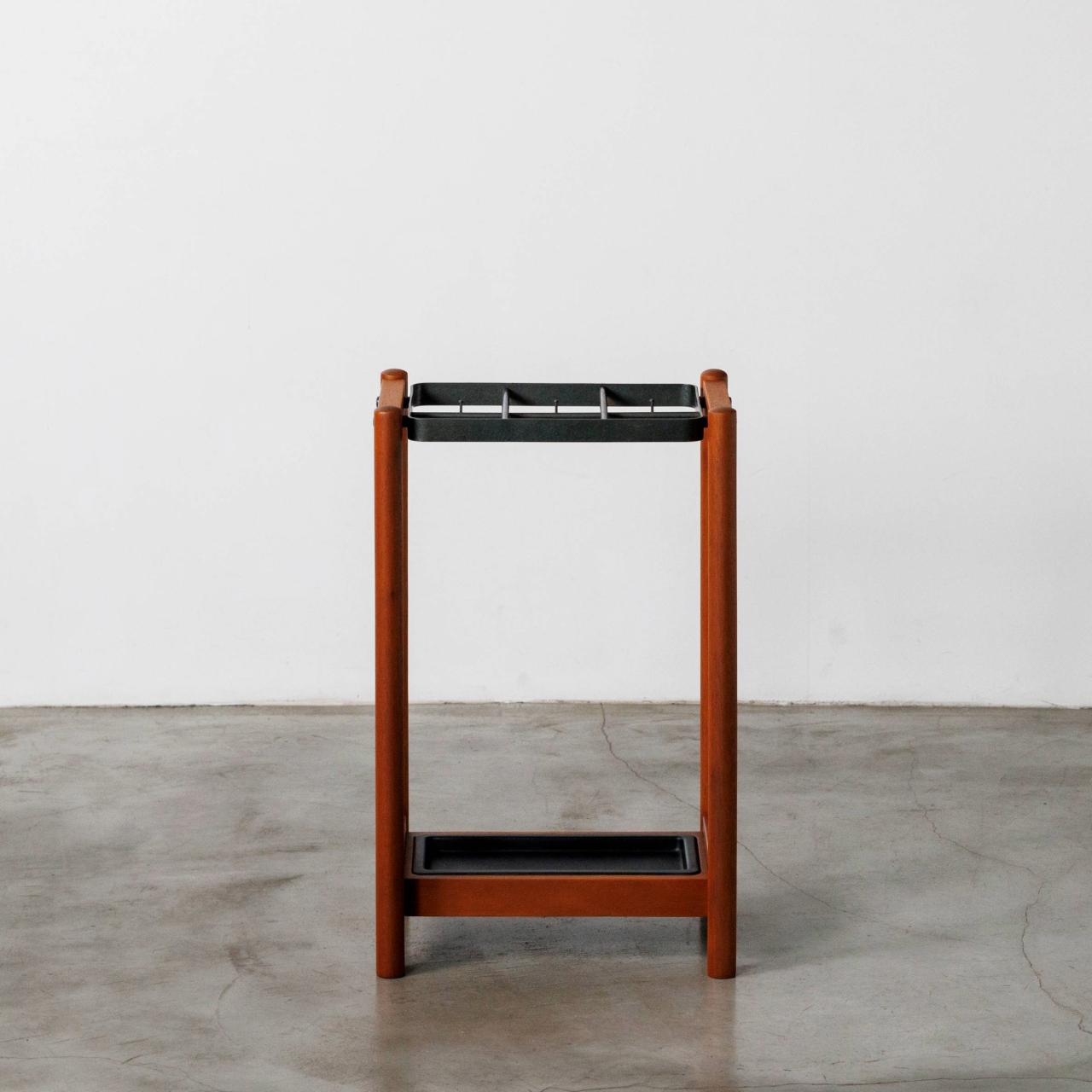 木とアイアンの傘立て [MF-052]｜一点モノ家具通販のマルニファニシング