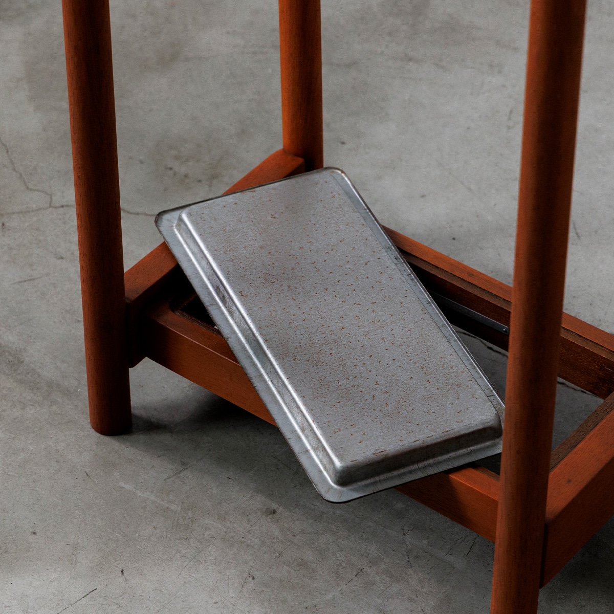 木とアイアンの傘立て [MF-052]｜一点モノ家具通販のマルニファニシング