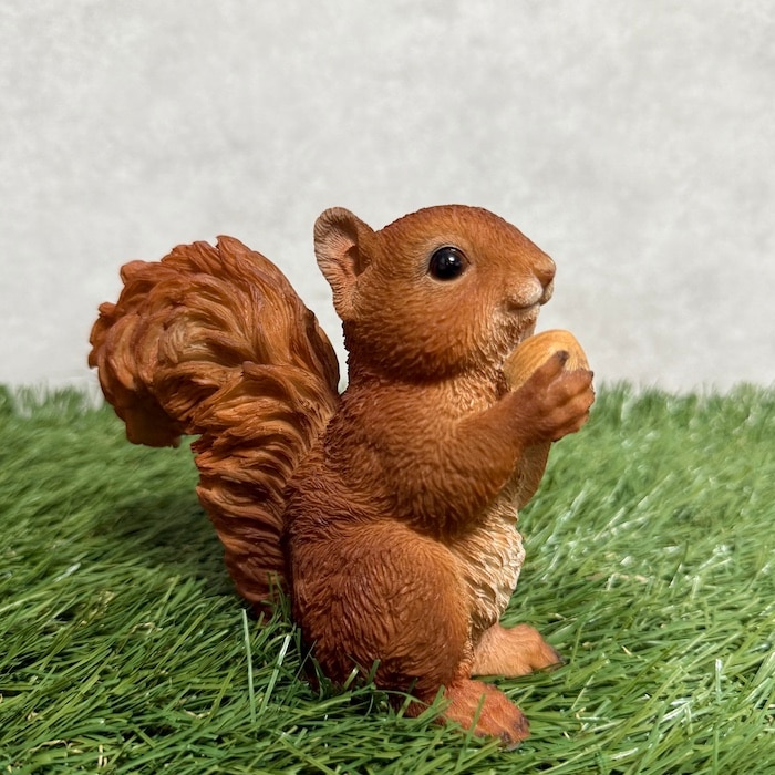 置物 松ぼっくりを掴むリス かわいい woobia ウービア おしゃれ