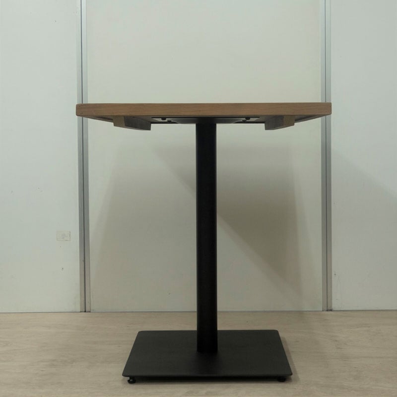 ヘリンボーンの古材を使ったカフェテーブル｜アンティークなインテリア