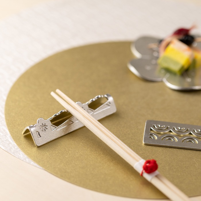 カトラリーレスト - 吉祥紋 - 2ヶ入｜錫製雑貨・酒器の通販は能作