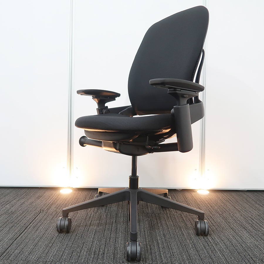高品質でお買い得。中古オフィス家具【チェア（イス）】Steelcase