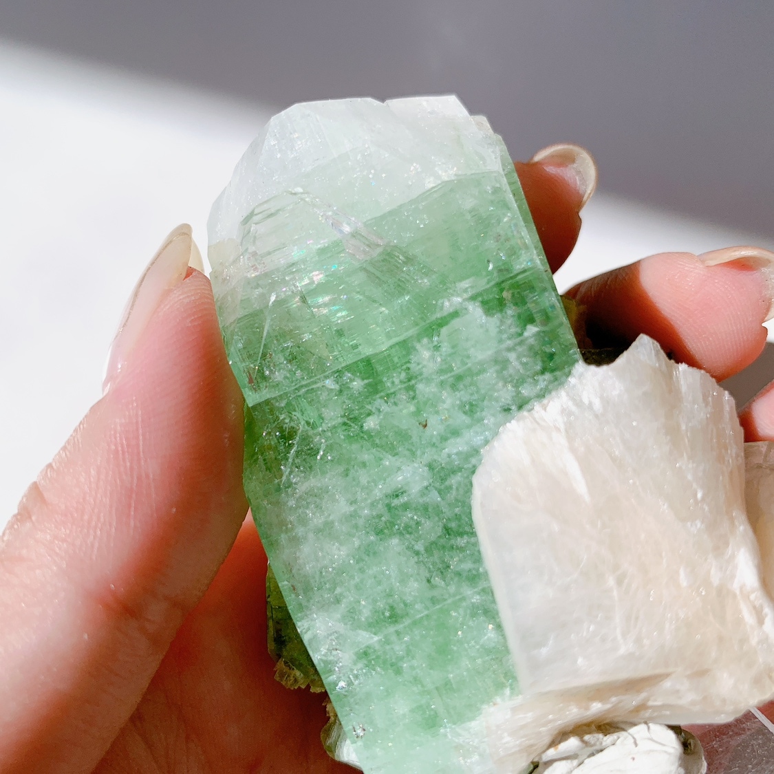 グリーンアポフィライトwithスティルバイト原石 | 原石 | Crystals by