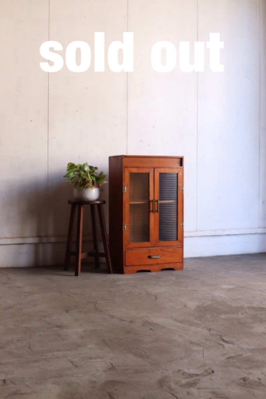 モールガラスの戸棚 | 全ての商品 - 古家具古道具 そうすけ