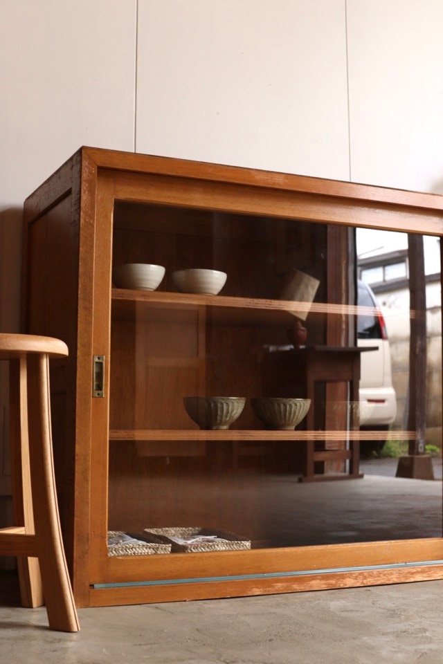 ガラス引戸棚 | 全ての商品 - 古家具古道具 そうすけ