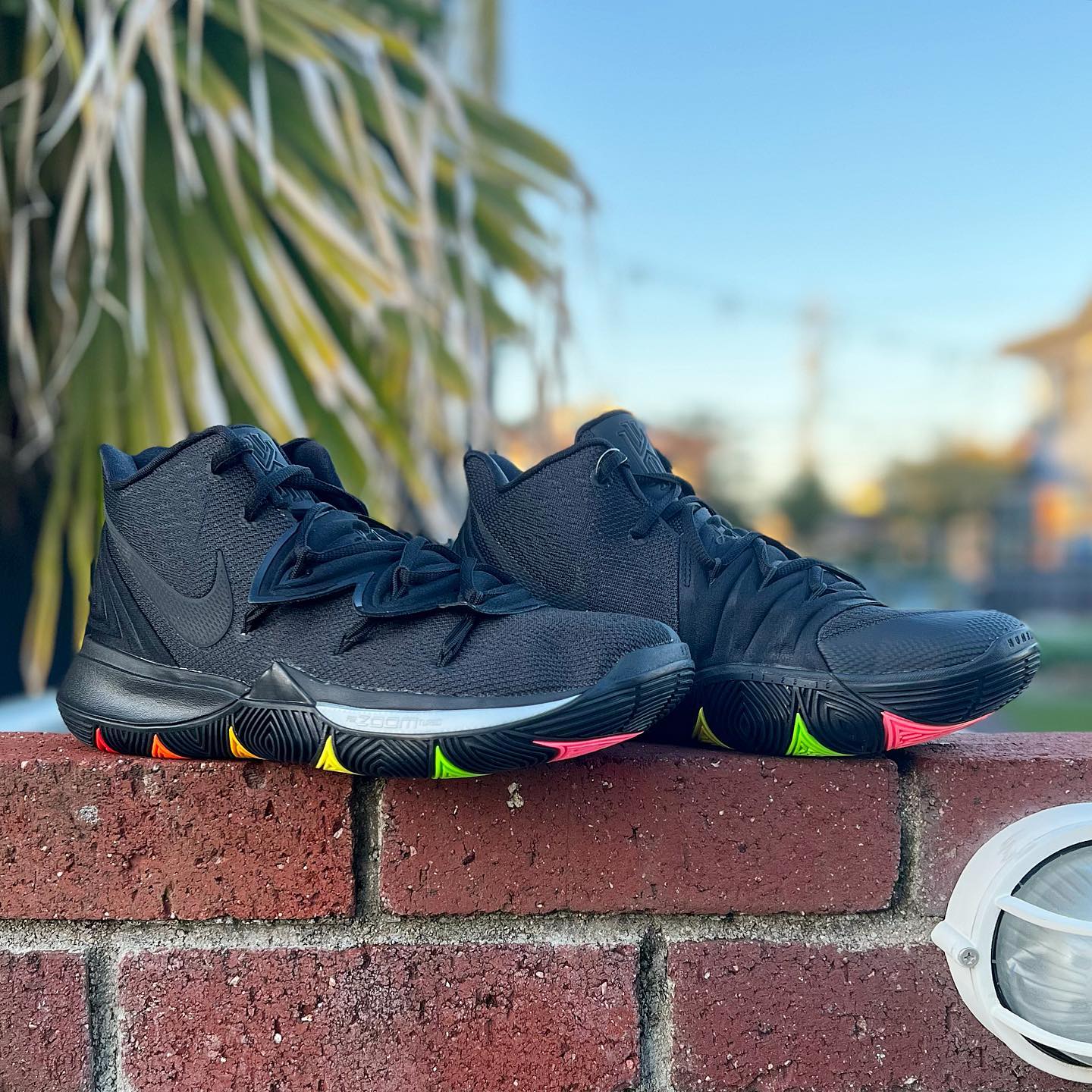 NIKE KYRIE 5 'BLACK RAINBOW SOLES' ナイキ カイリー 5 【MEN'S