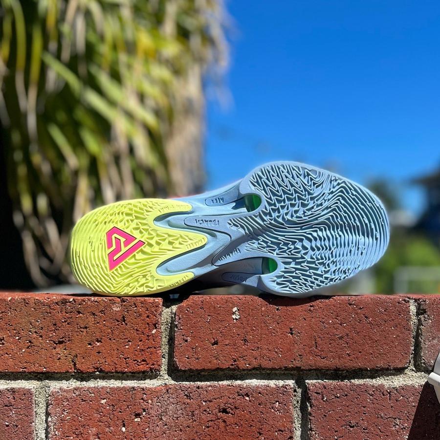 NIKE ZOOM FREAK 4 'UNBELIEVABLE' ナイキ ズーム フリーク 4 ヤニス