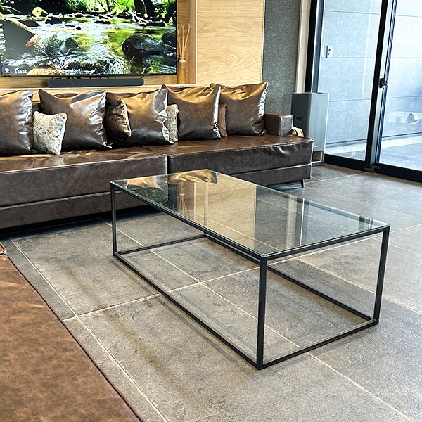 黒皮鉄のガラストップテーブル | テーブル | aizara