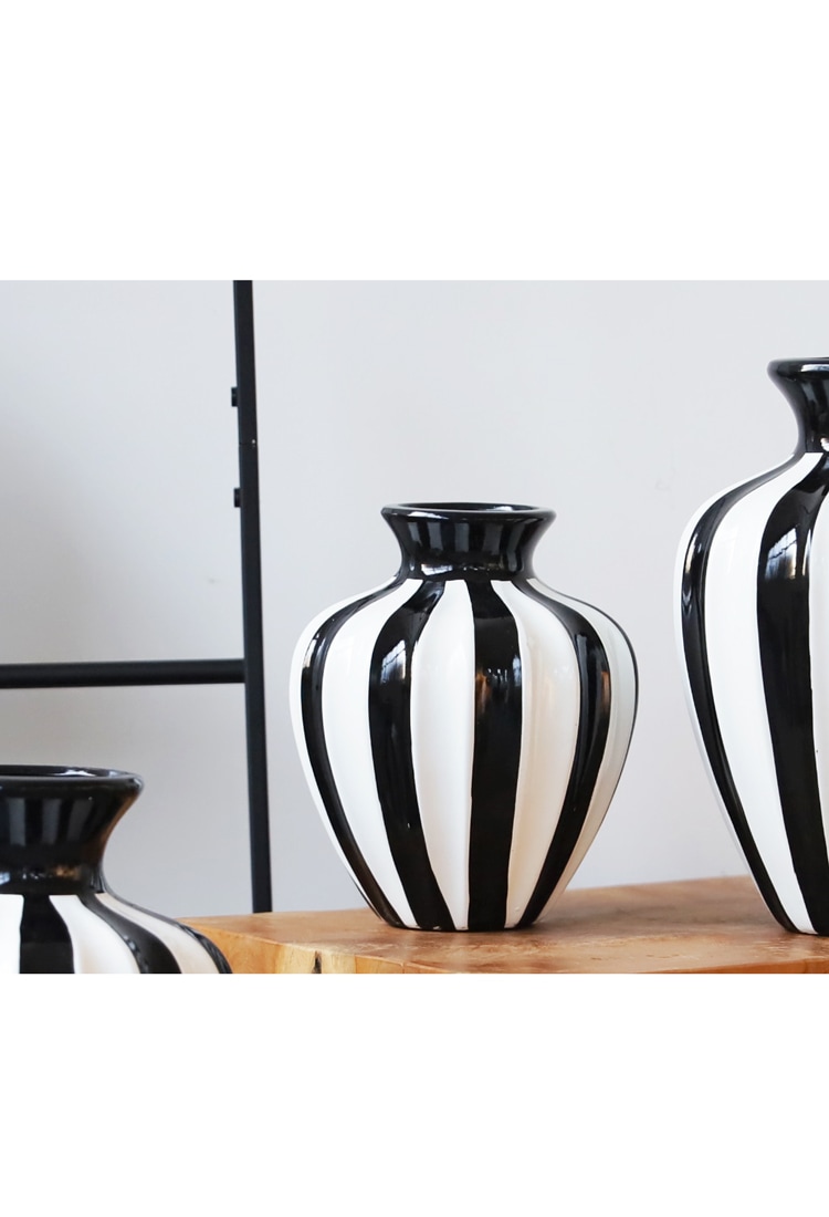 ポイント10％！2月25日20時～3月26日10時ストライプ柄 花瓶 Sサイズ