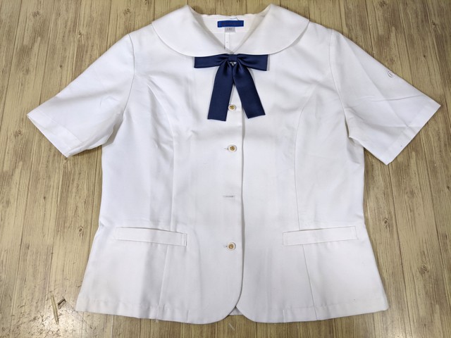 o05 山梨学院高校 夏服ブラウス+半袖ポロシャツ+夏服スカート+リボン