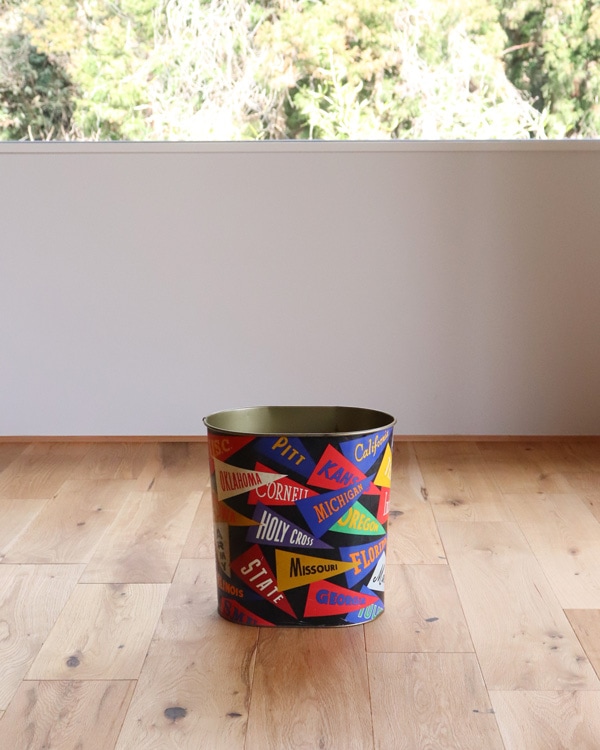 College Pennant Waste Can｜カレッジペナントのくず入れ