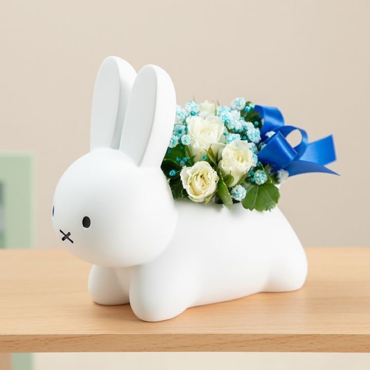 直送商品A】うさぎカバーアレンジ ブルー | 生花アレンジメント
