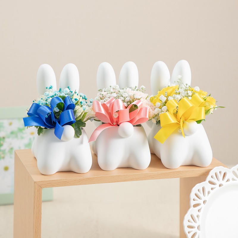 直送商品A】うさぎカバーアレンジ ブルー | 生花アレンジメント