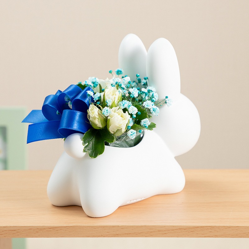 直送商品A】うさぎカバーアレンジ ブルー | 生花アレンジメント