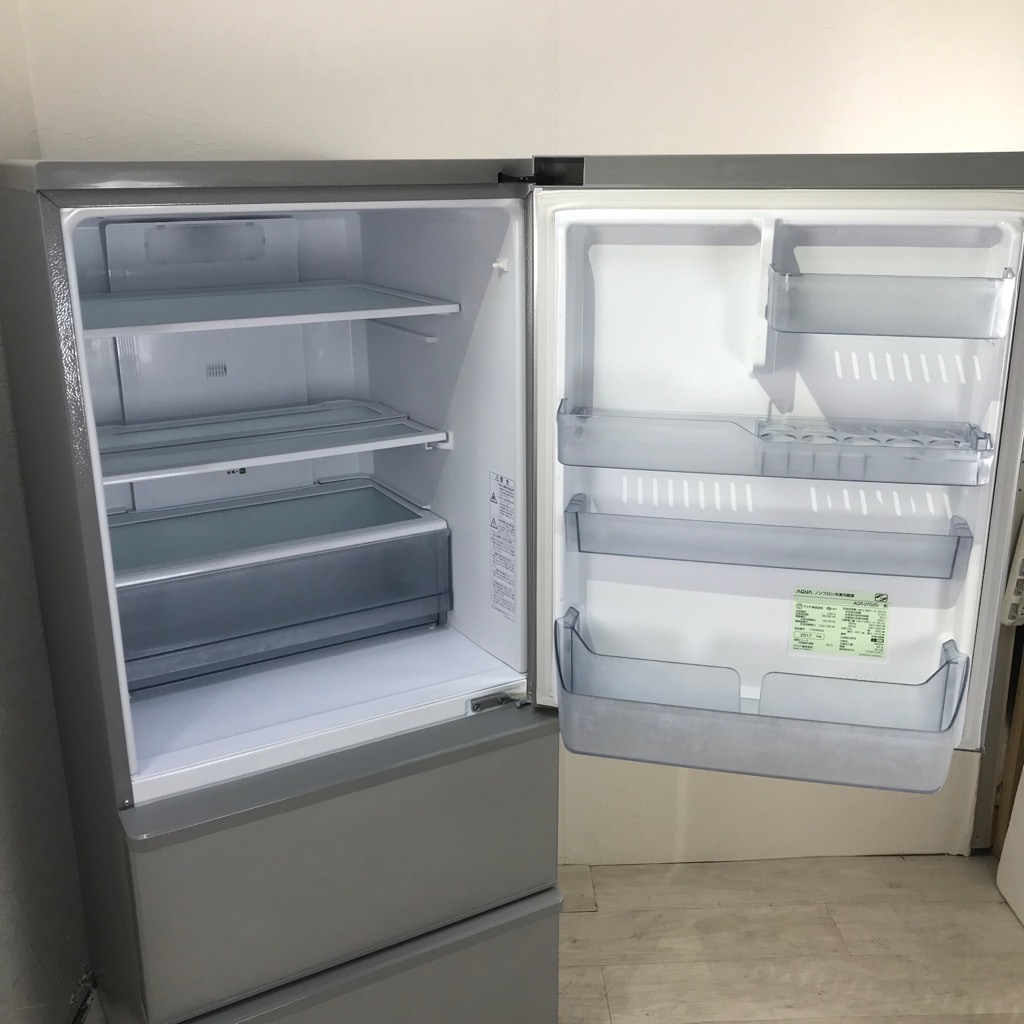 シルバー 3ドア冷蔵庫 272L AQUA、ステンレス扉を採用した272Lモデルの