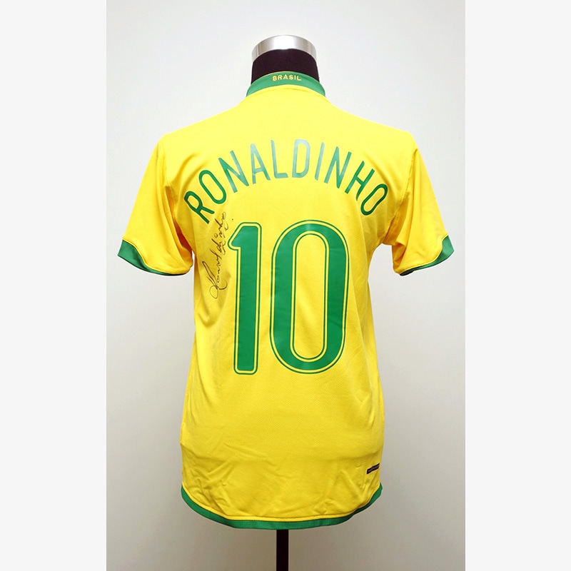 ロナウジーニョ直筆サイン入りブラジル代表06/07ホームユニフォーム