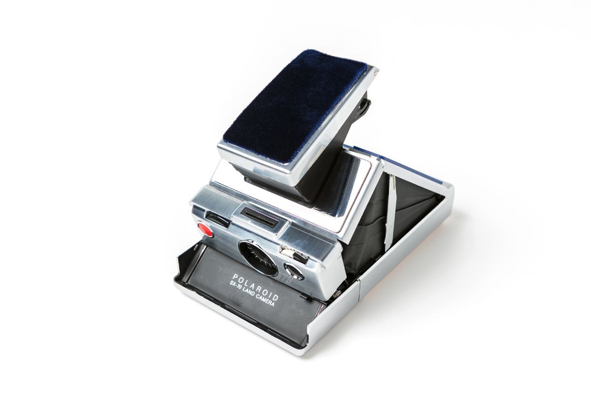 サカイ×ポラロイド（TM） オリジナル SX-70限定モデル」が発売