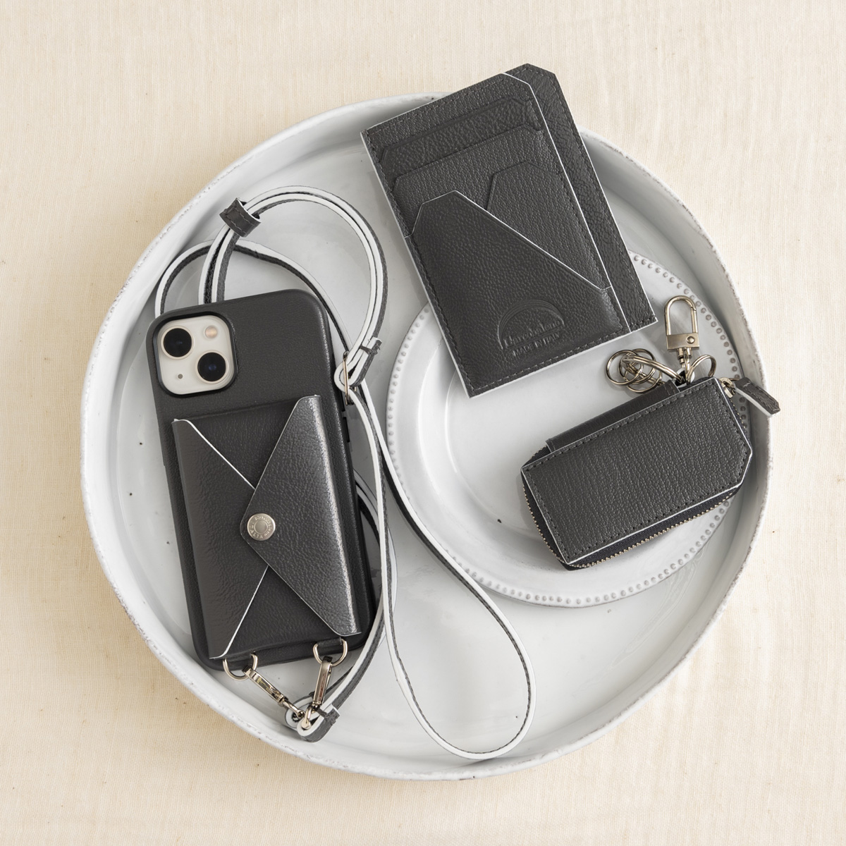 モデル滝沢眞規子が作るスマホショルダー イタリア製革小物