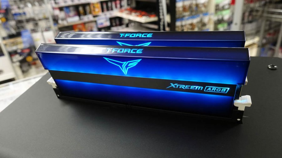 多面積発光、Team T-FORCEから透過ミラー加工とARGB LEDで広範囲に光る