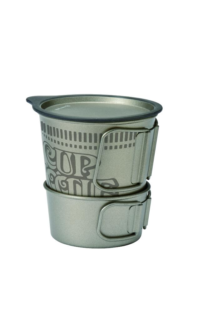 店舗ならまだ在庫が。日清とスノーピークがコラボした、ユニークな