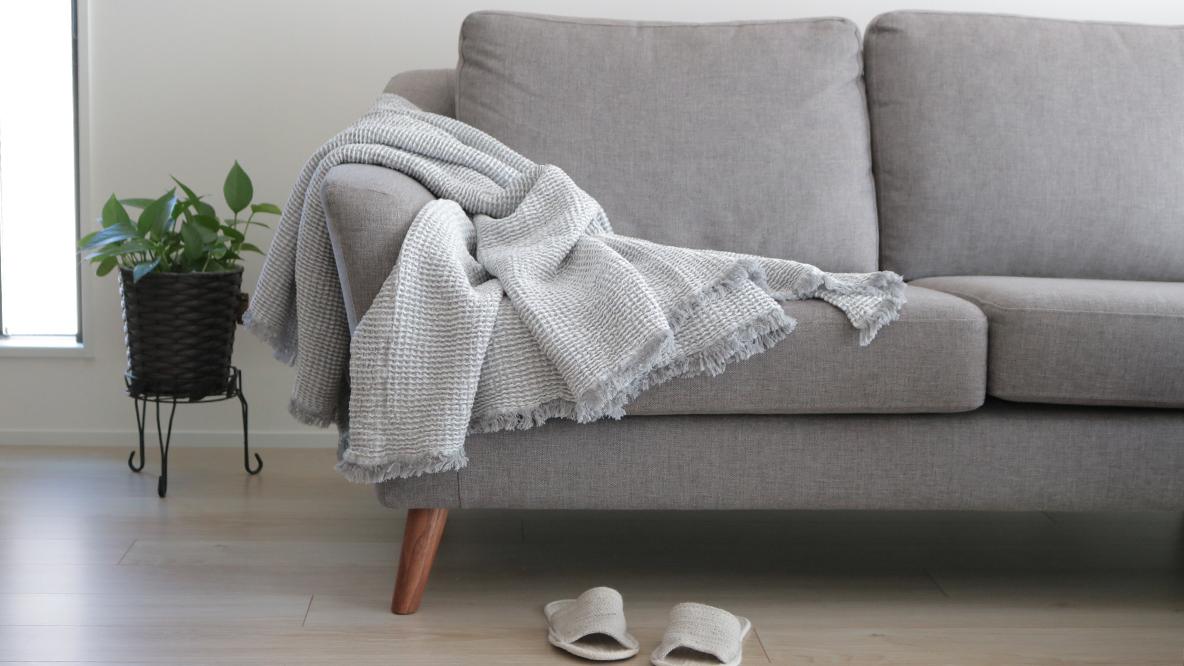 無印良品のワッフルケット、ただの寝具じゃないぞ！夏のリビングが快適