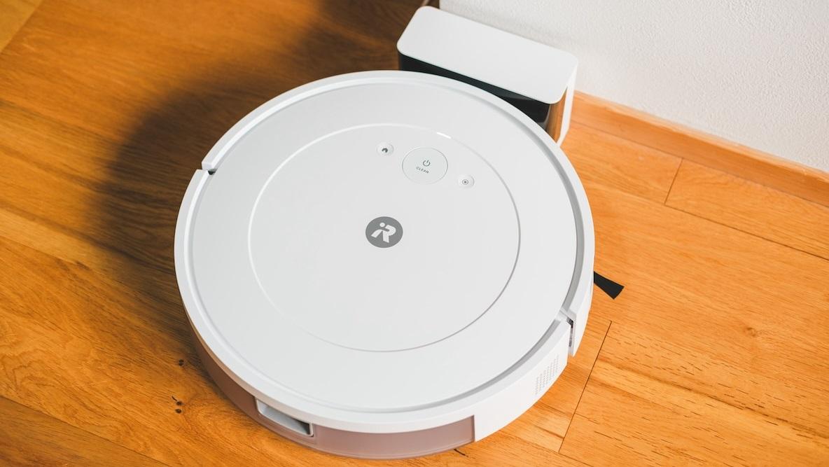 2万円台で水拭きできる…!? 床掃除から開放してくれる「新型ルンバ」が