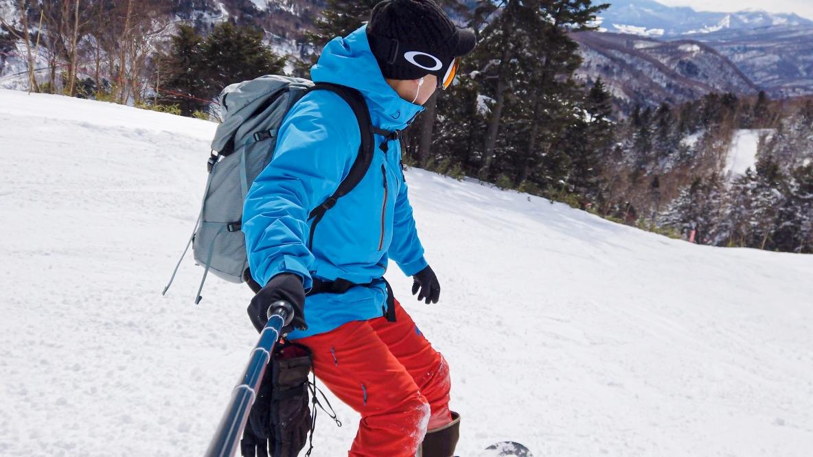 MAMMUTのエイスフェルドパンツを持っていれば、登山からウィンター