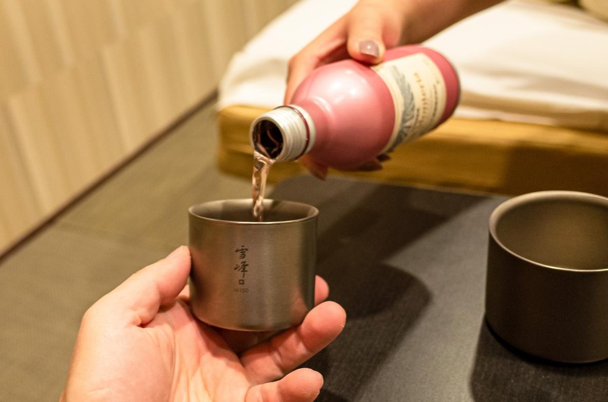 スノーピークの「雪峰」は持ち手が熱くならないし、保温性能もバツグン