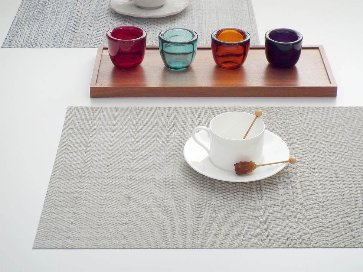 チルウィッチ ランチョンマット・ウェーブ｜グレーの北欧の波模様