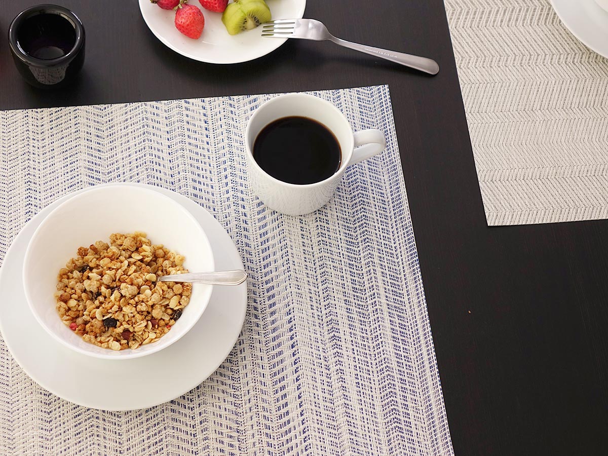 チルウィッチ ランチョンマット・ウェーブ｜ブルーの北欧の波模様