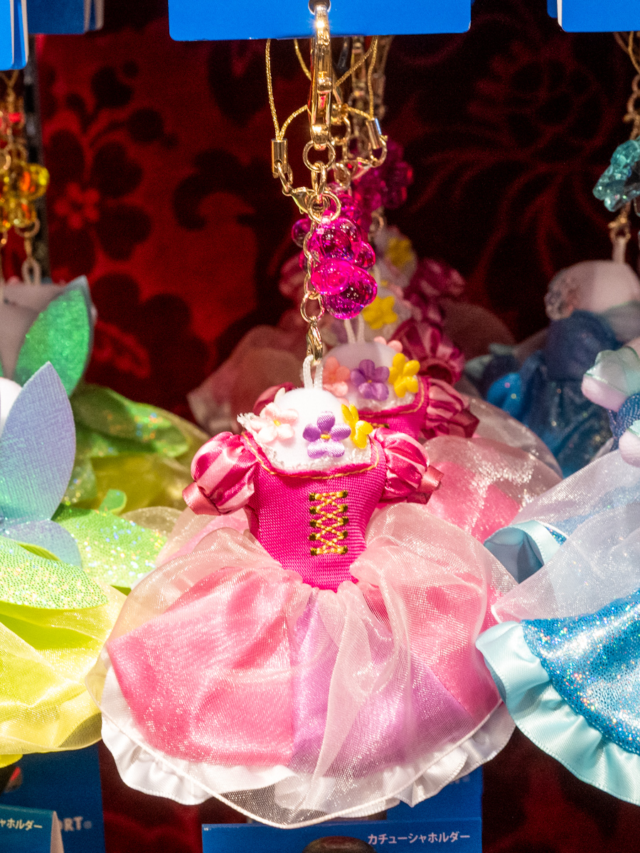 おしゃれに揺れるドレスがかわいい！東京ディズニーリゾート『ドレス