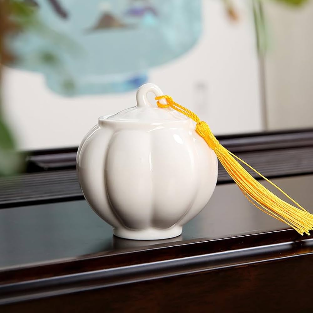 Amazon｜小物入れ かぼちゃのような型 蓋付き 陶器製 (ホワイト)｜収納