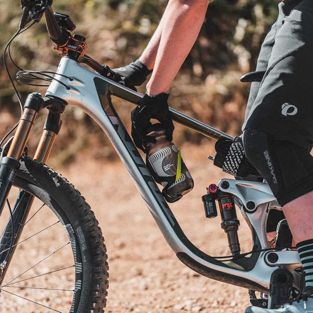 Amazon | 【日本正規品】 LEZYNE(レザイン) 自転車 ボトルケージ 軽量