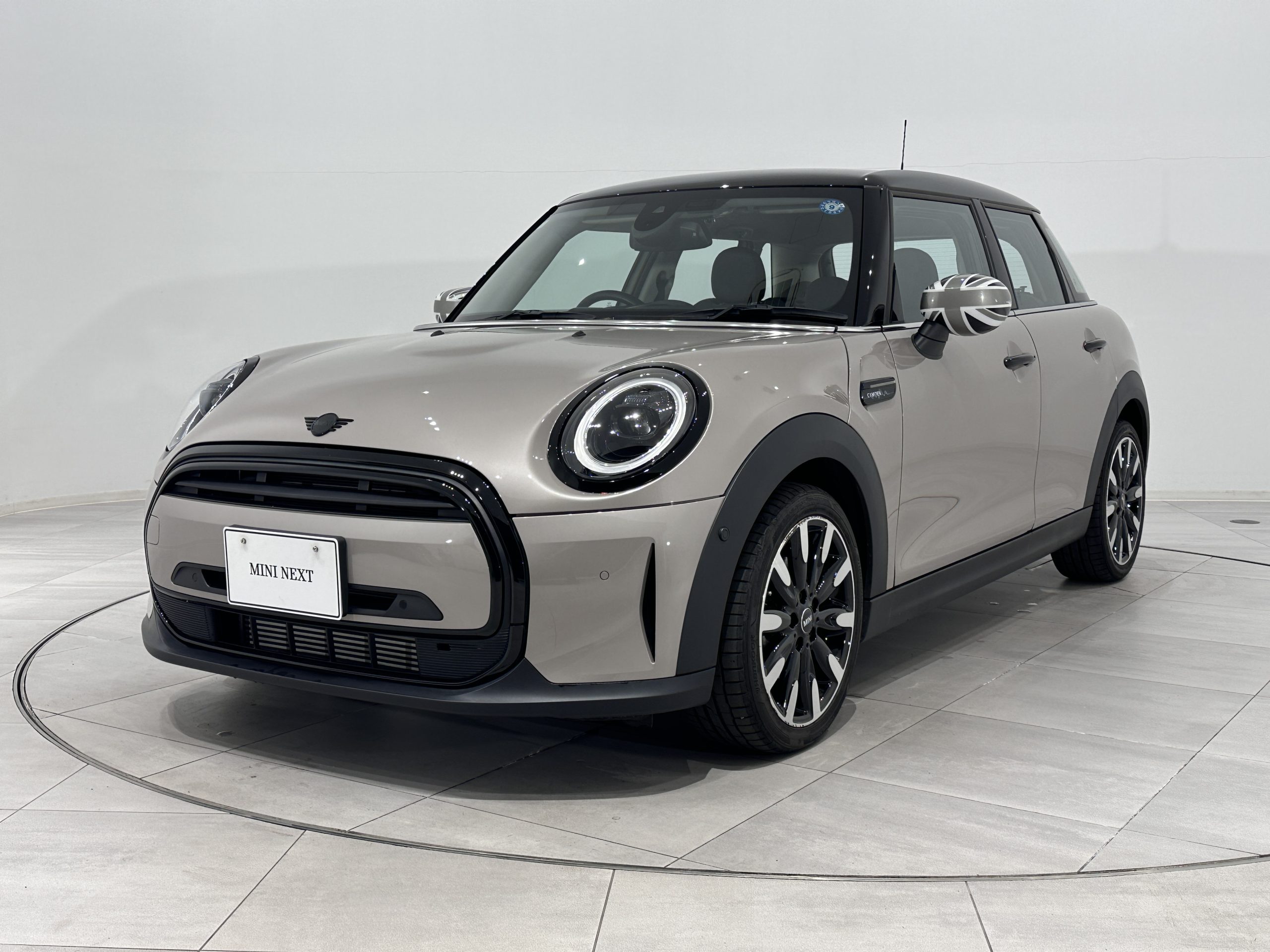 新車】THE NEW MINI JOHN COOPER WORKS. – MINI Village Tokyo