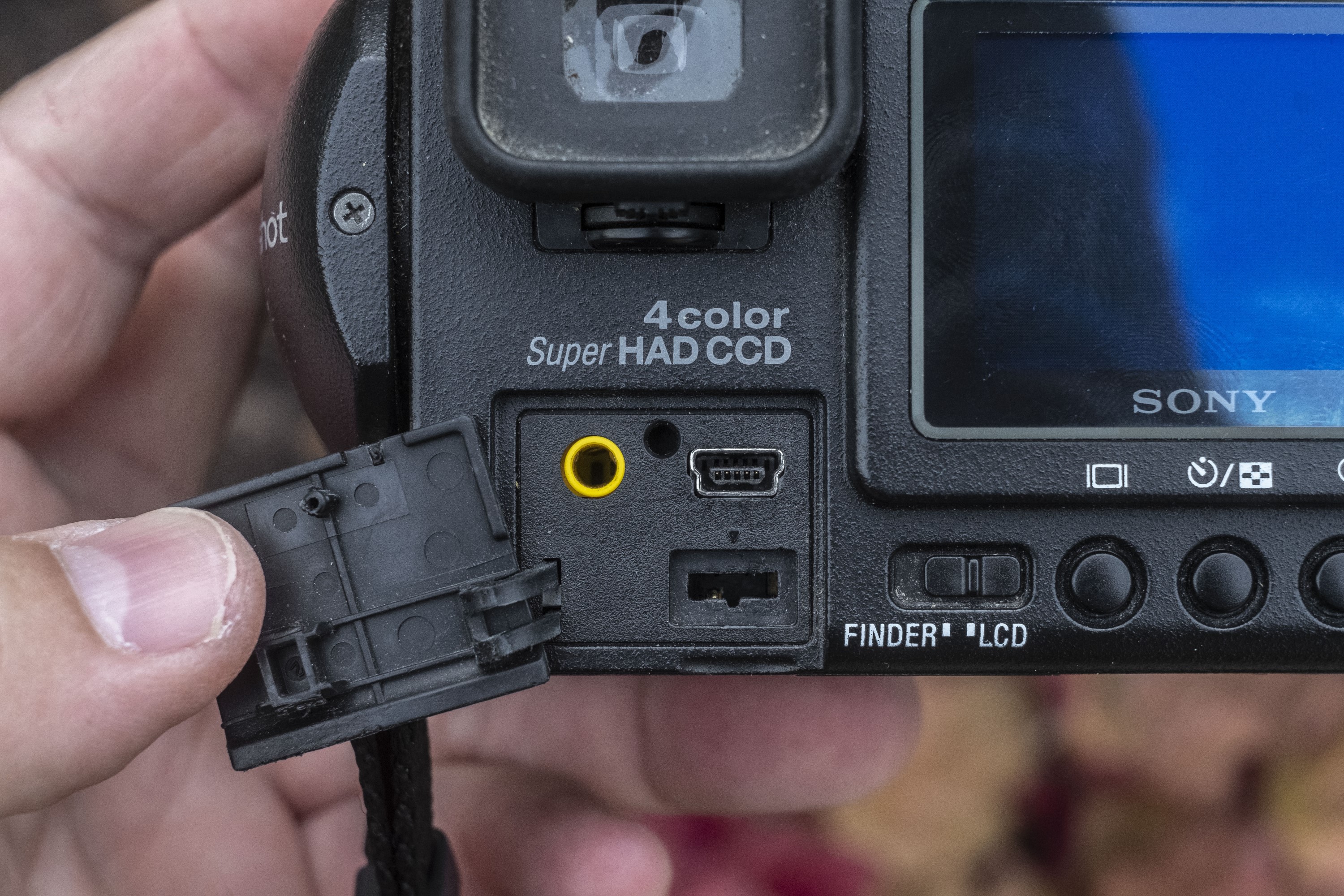 Sony CyberShot DSC-F828 (2003) - mike eckman dot com