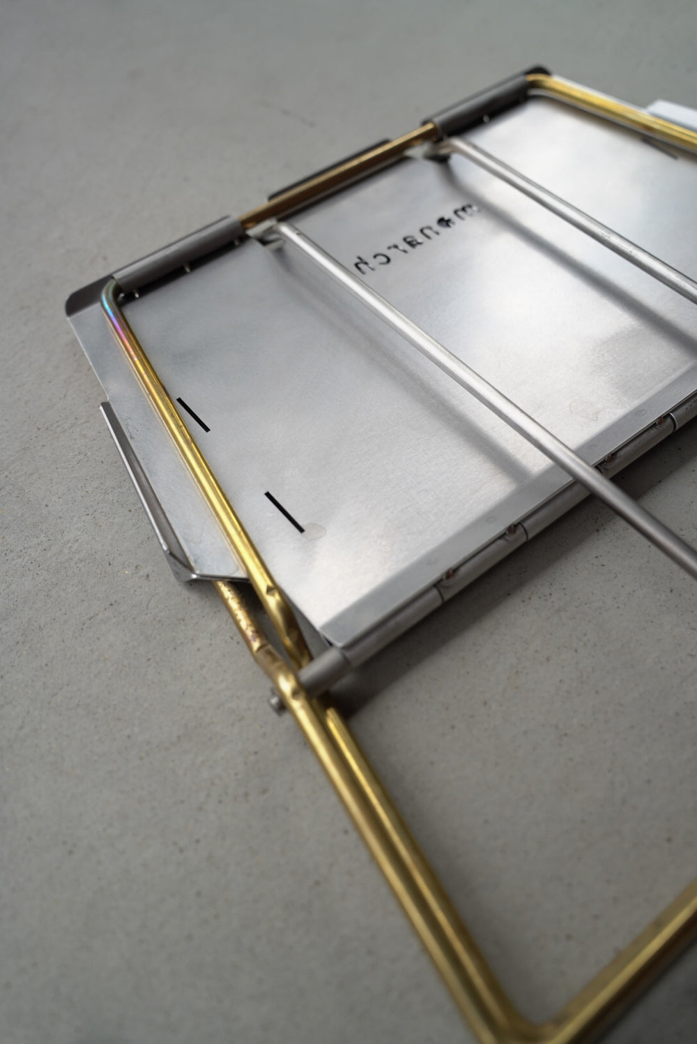 monarch fire base 真鍮×ステンレスのワンタッチ焚き火台 – monarch works