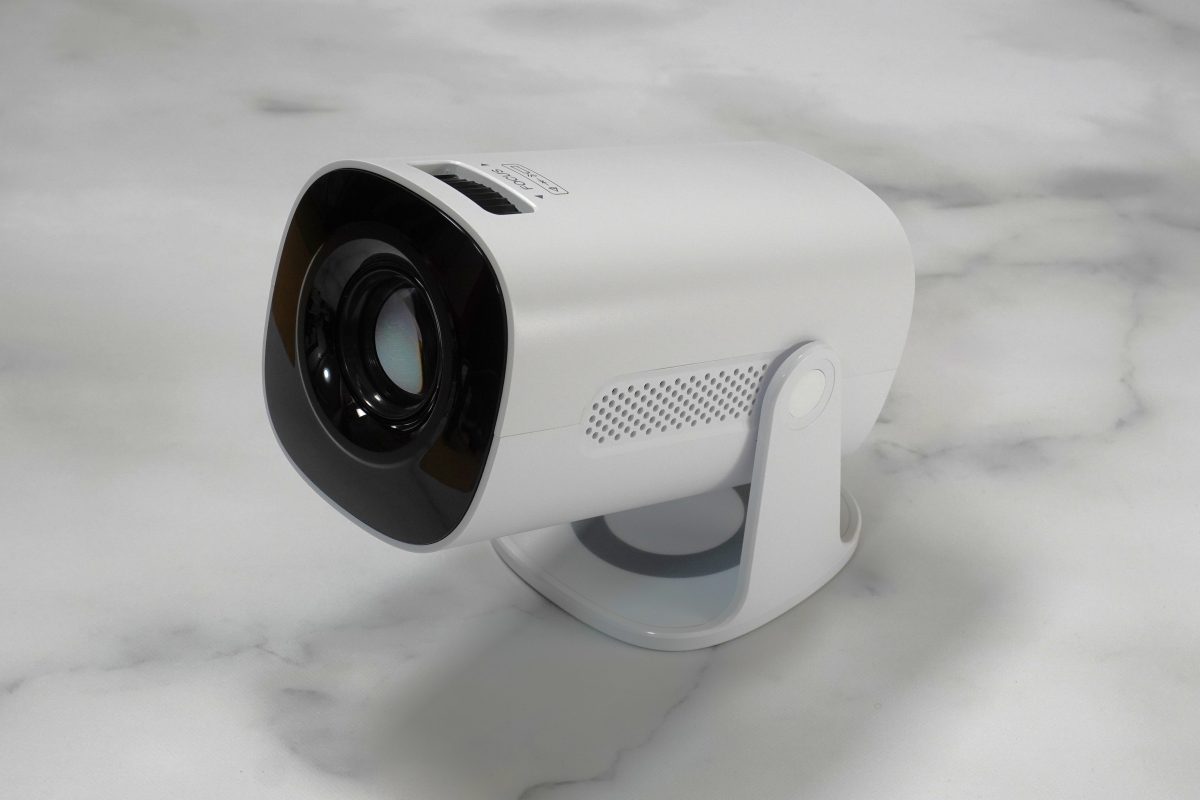 ニトリ】3ヶ月待ちの「9,990円プロジェクター」がついに在庫復活！天井