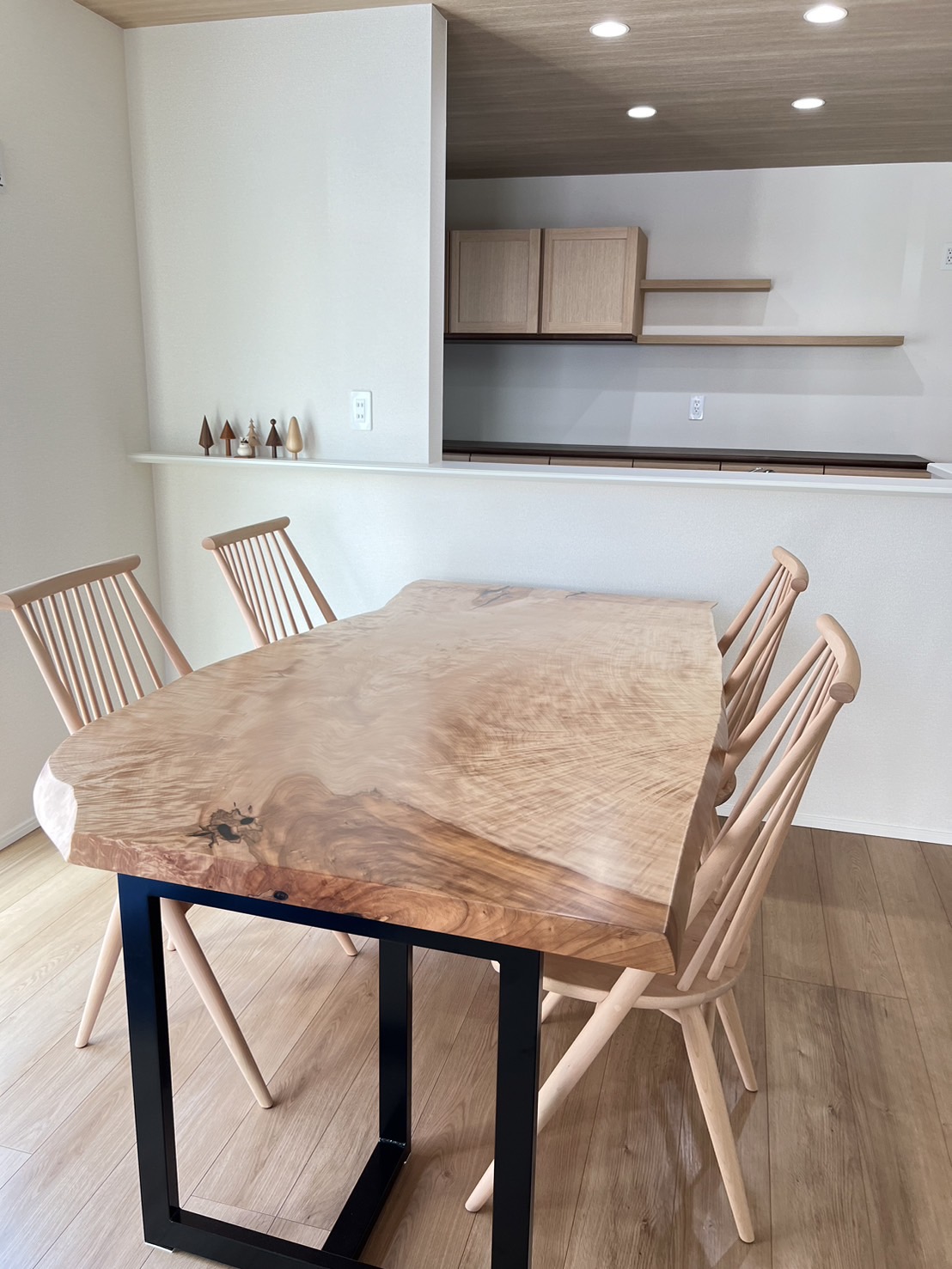 ダイニングテーブルxトチ【東京都・K様】癒しのテーブル | 一枚板