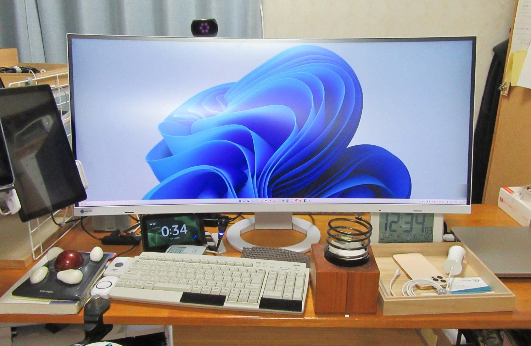 1画面でマルチモニターのように使える「EIZO FlexScan EV3895-WT 37.5