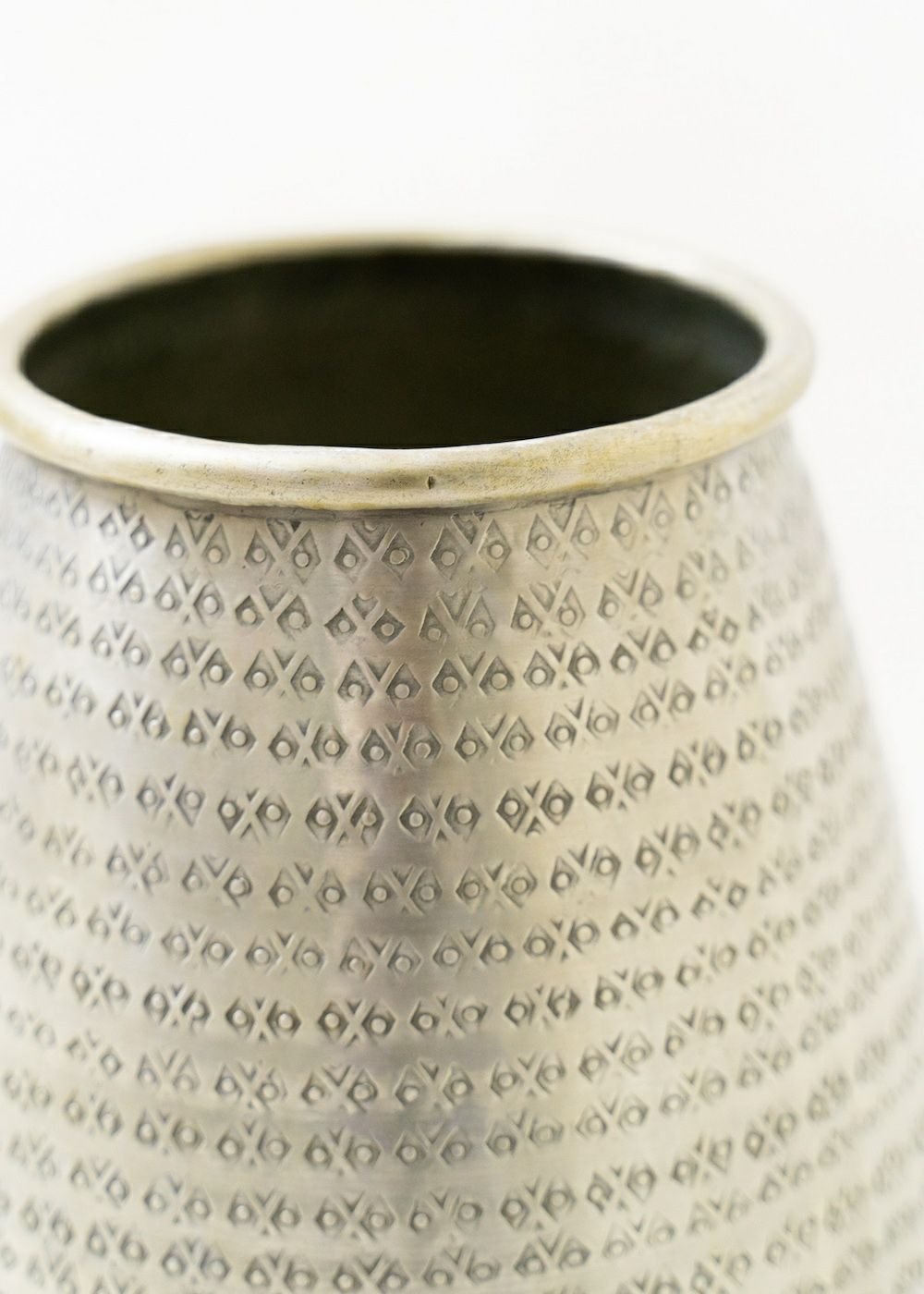 Aluminium Vase Star Hammered | Pasand by ne Quittez pas | パサン