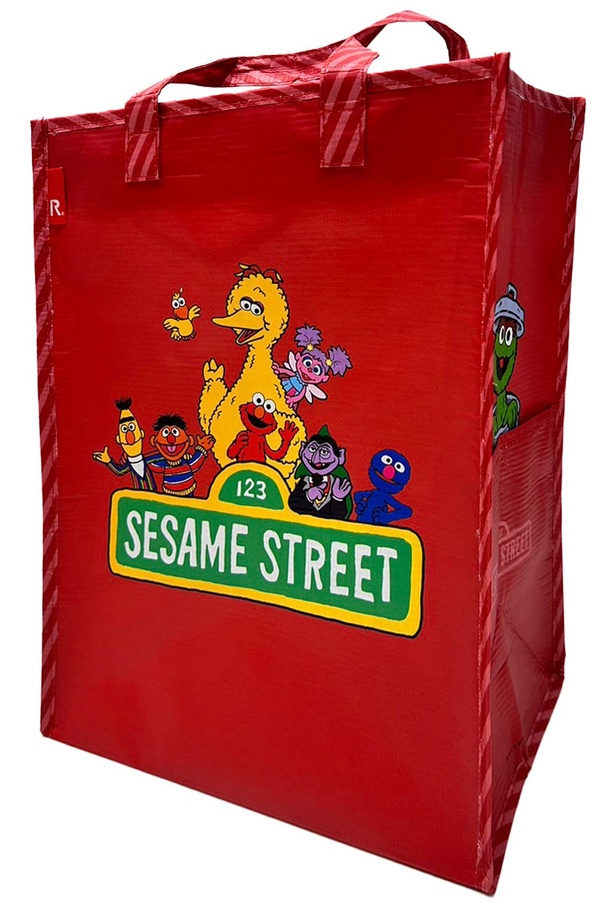 2ページ目】赤ちゃんエルモに釘付け！「Hello！セサミストリートの世界