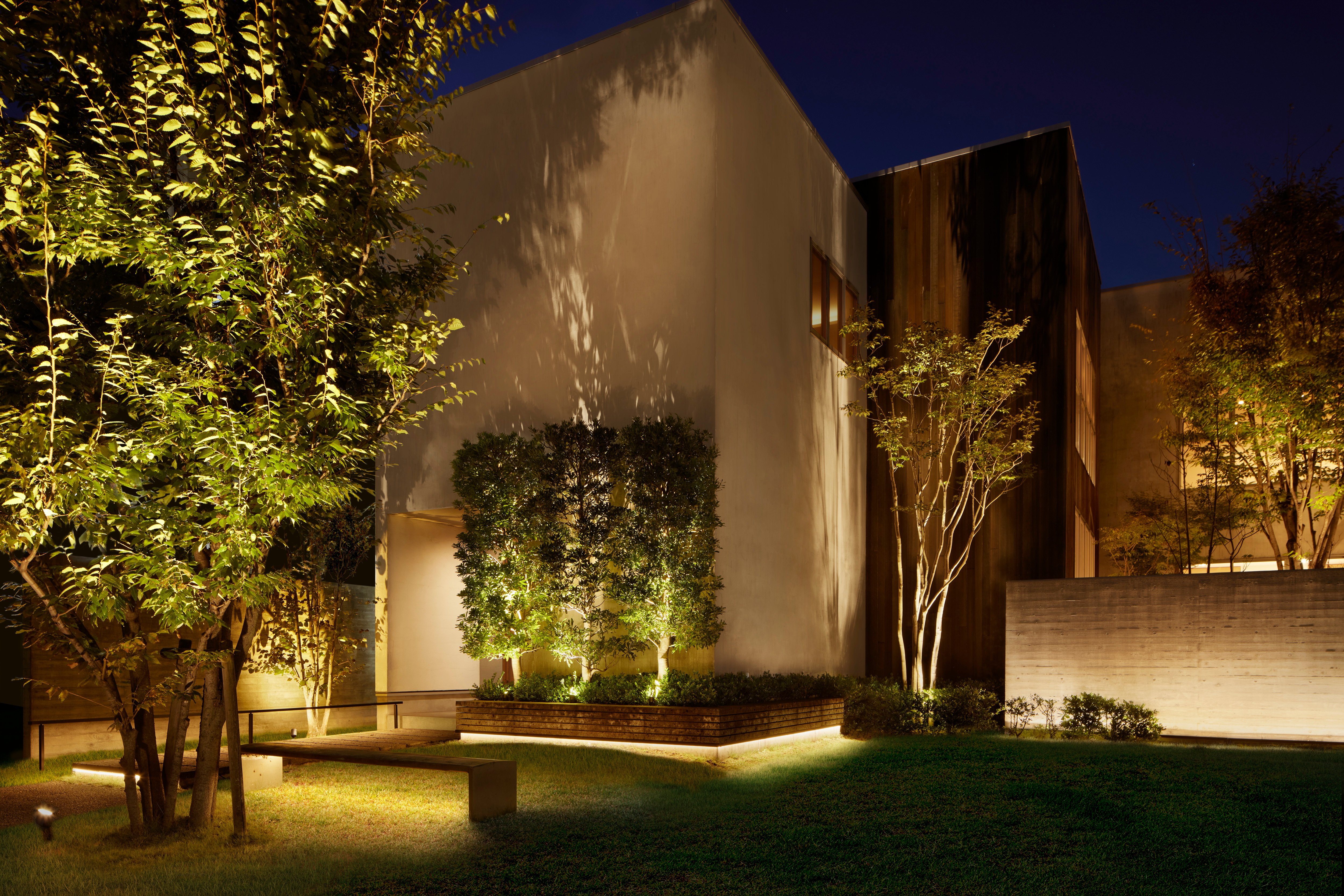 景観と調和した夜の空間提案ができるエクステリアライト「美彩