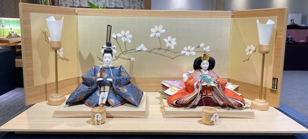 望月龍翠作 有職文様 木蓮屏風親王飾り｜人形のかに江