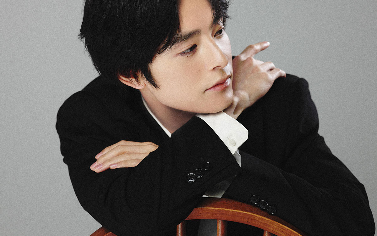 塩野瑛久2025年カレンダー】撮影秘話スペシャルインタビュー | Oggi.jp