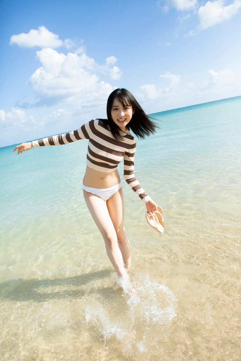 oguriyui_1stphotobook_visual01
