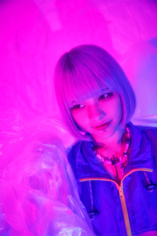 4s4kiがメジャーデビューアルバムで示すハイパーポップ超えたカオス