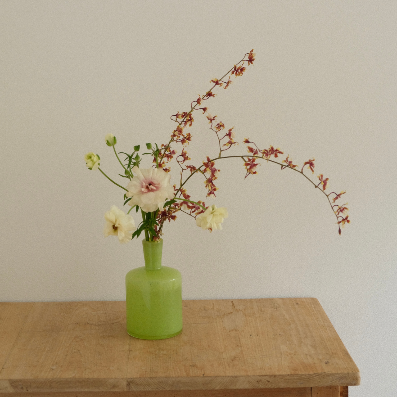 グリーンのおしゃれなガラス花瓶 かわいい 通販 一輪挿し ミルキー