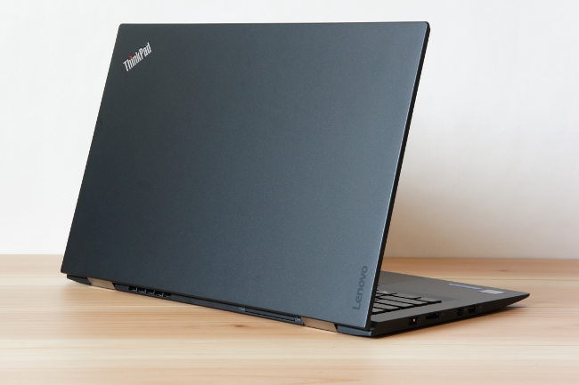 レノボ『ThinkPad X1 Carbon』2016年モデル レビュー より薄く より