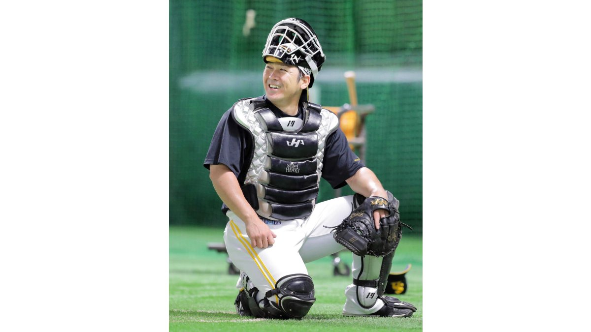 ソフトバンク】甲斐拓也、“阿部慎之助型”の新キャッチャーマスク着用