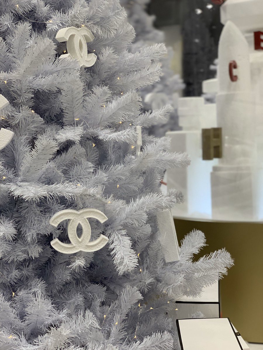 渋谷にシャネルのスノードームが出現！真っ白のシックなクリスマス